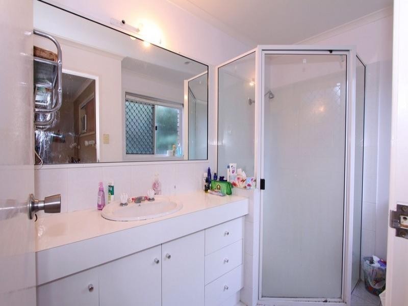 9 Samantha Court, Avenell Heights QLD 4670