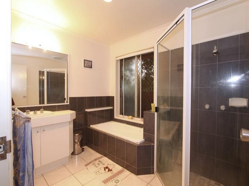 9 Samantha Court, Avenell Heights QLD 4670