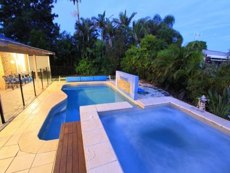 9 Samantha Court, Avenell Heights QLD 4670