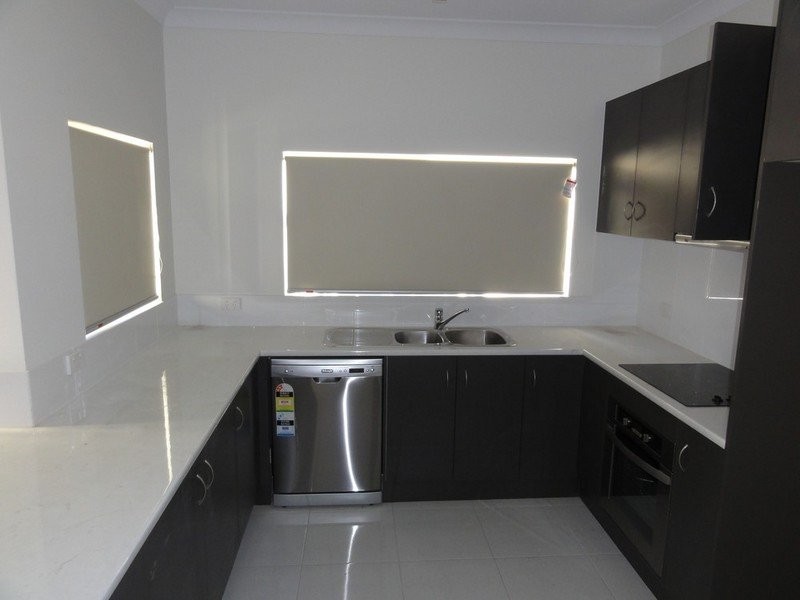 2/16 Degunst Street, Kepnock QLD 4670