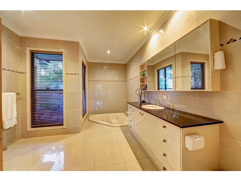 8 Gretton Court, Avoca QLD 4670