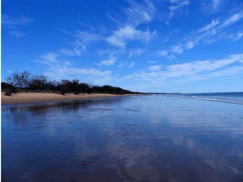 Moore Park Beach QLD 4670