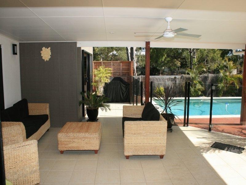 33 Palm Court, Moore Park Beach QLD 4670