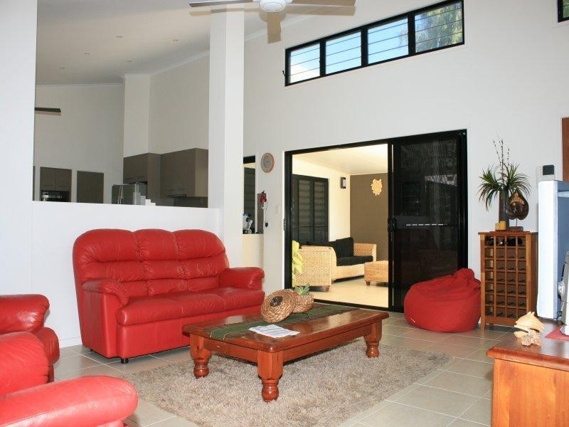 33 Palm Court, Moore Park Beach QLD 4670