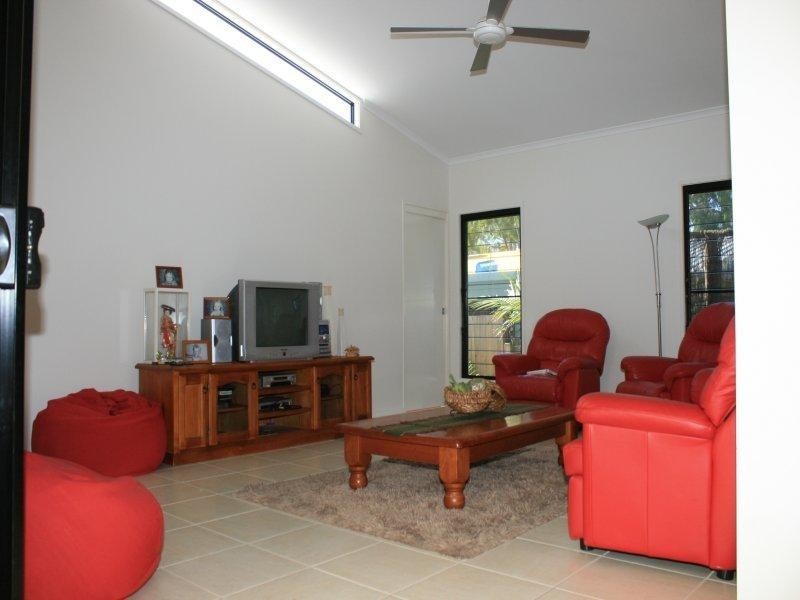 33 Palm Court, Moore Park Beach QLD 4670