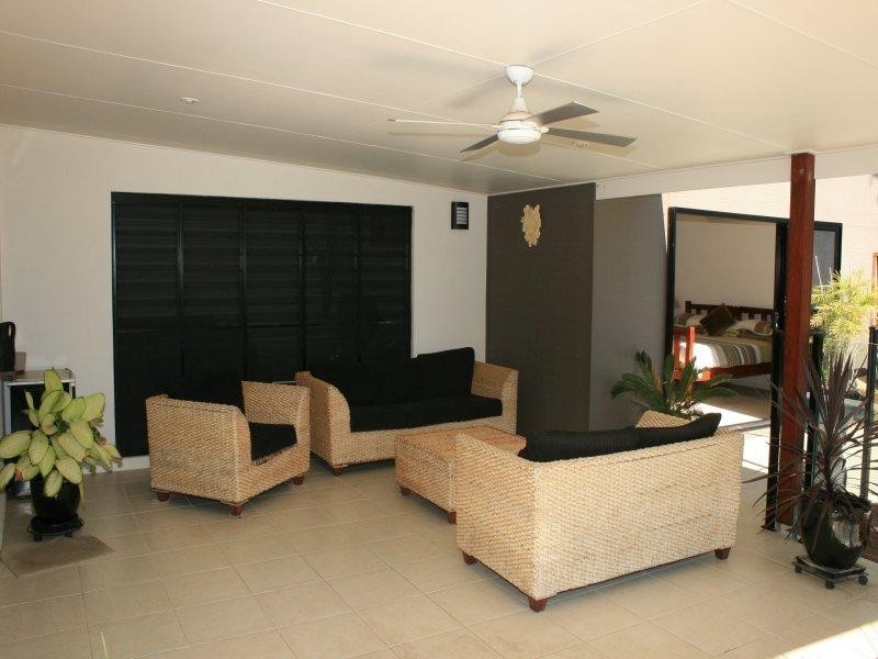 33 Palm Court, Moore Park Beach QLD 4670