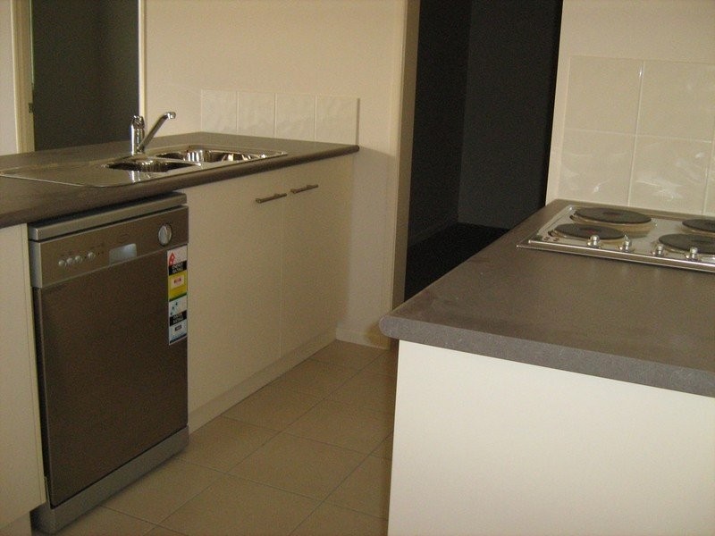 2/33 Loeskow Street, Bundaberg North QLD 4670