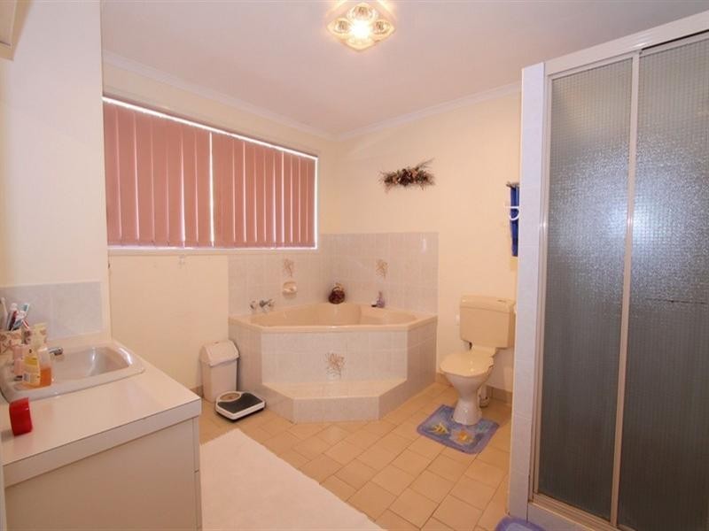 44 Linden Crescent, Qunaba QLD 4670