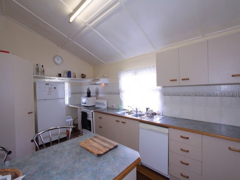 8 Eriksen Street, Svensson Heights QLD 4670