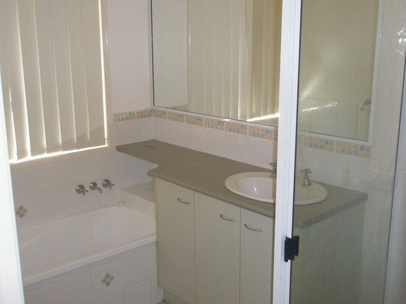 2 Brooklyn Street, Thabeban QLD 4670