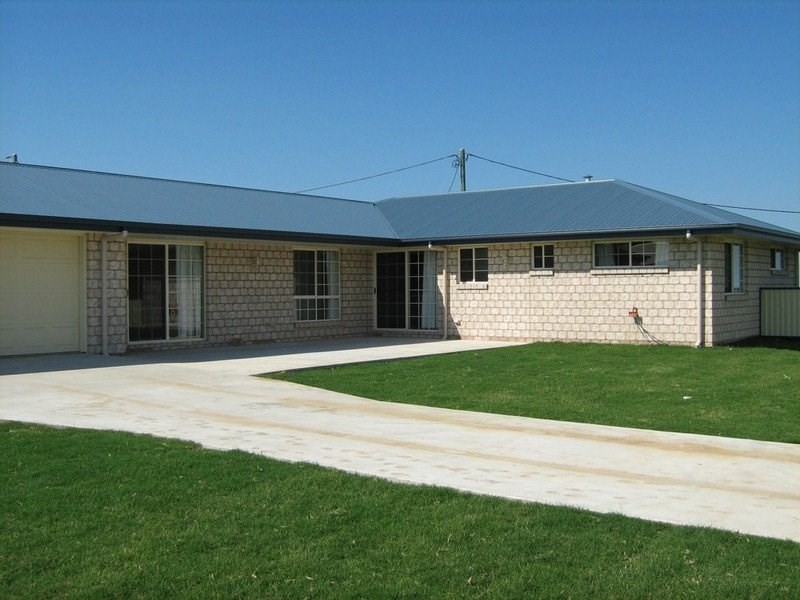 129 Shelley Street, Burnett Heads QLD 4670