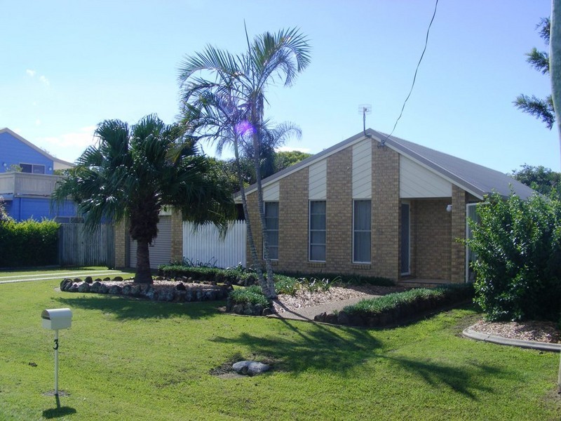 3 Schleger Street, Burnett Heads QLD 4670