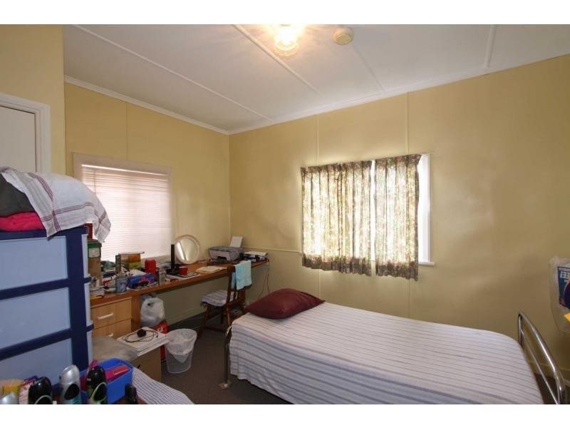 8 Barber Street, Bundaberg North QLD 4670