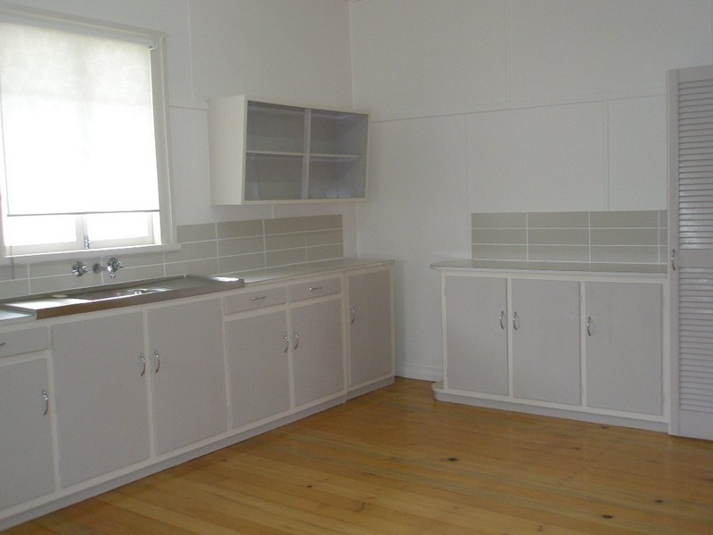 33 Sims Road, Avenell Heights QLD 4670