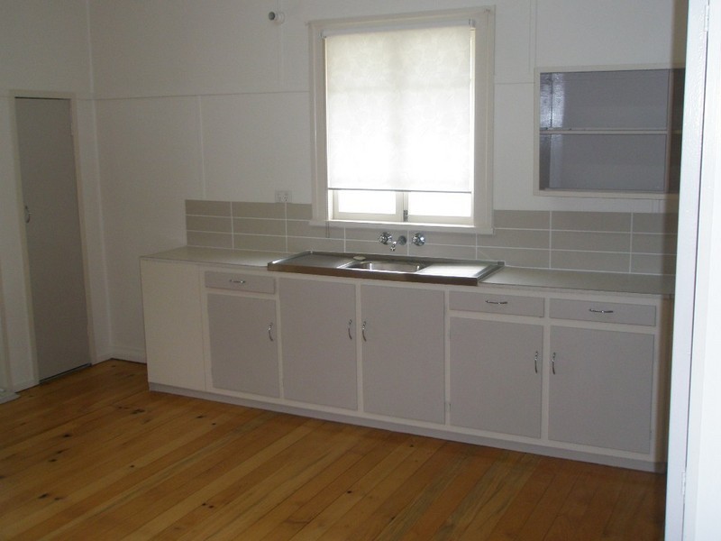 33 Sims Road, Avenell Heights QLD 4670