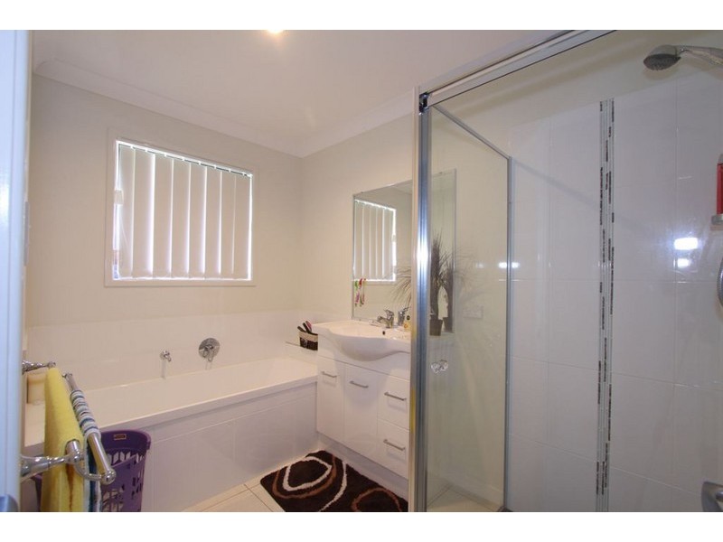 11 Freeman Street, Avoca QLD 4670