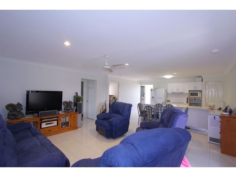 11 Freeman Street, Avoca QLD 4670