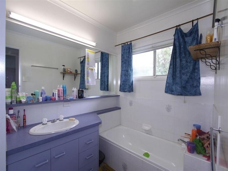 1 Barellan Parade, Qunaba QLD 4670