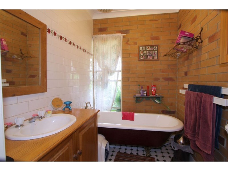 70 Cummins Road, Branyan QLD 4670