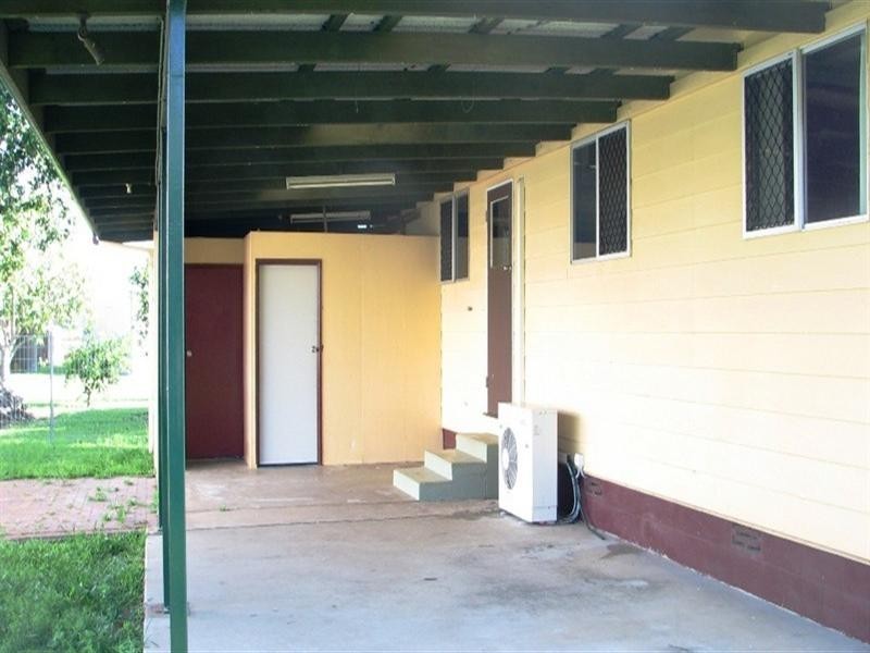 8 Loeskow Street, Bundaberg North QLD 4670