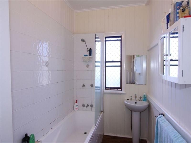 24 Collins Street, Bundaberg East QLD 4670