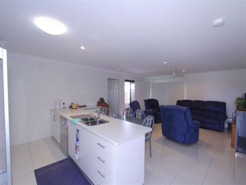 11 Freeman Street, Avoca QLD 4670