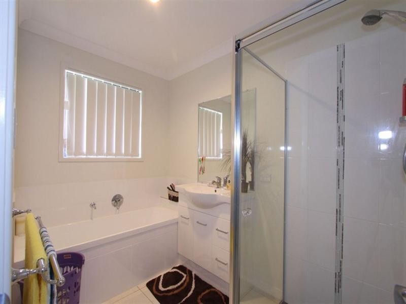 11 Freeman Street, Avoca QLD 4670