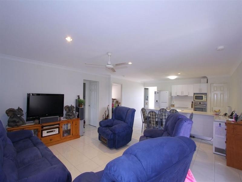 11 Freeman Street, Avoca QLD 4670