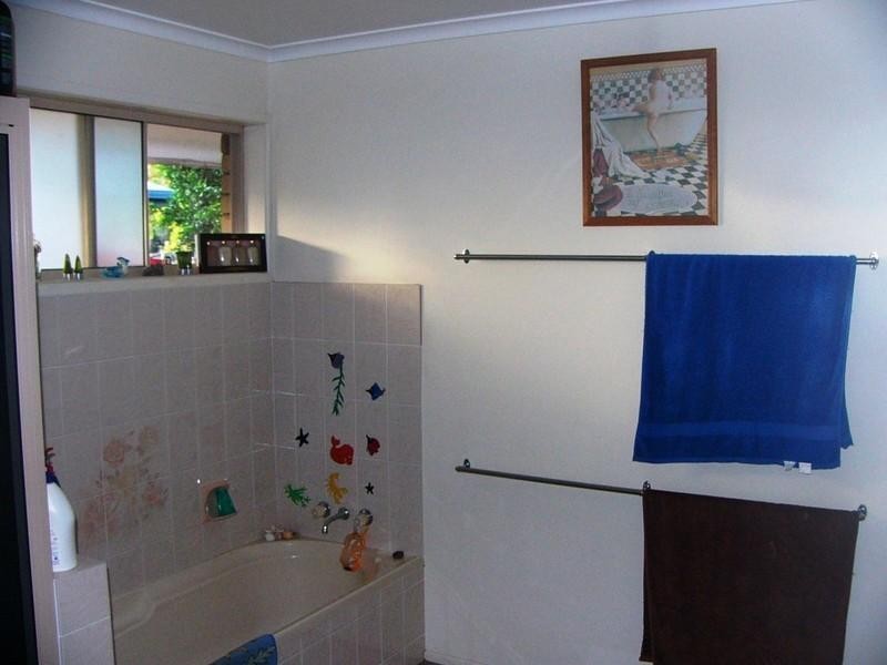 1 Club Avenue, Moore Park Beach QLD 4670