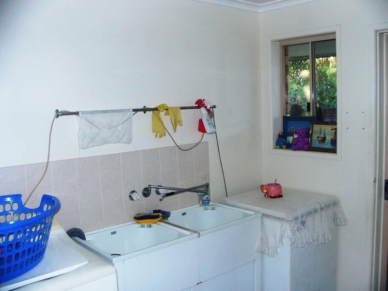 1 Club Avenue, Moore Park Beach QLD 4670