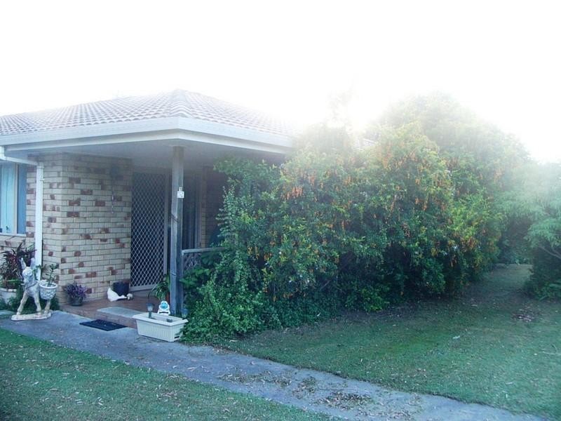 1 Club Avenue, Moore Park Beach QLD 4670