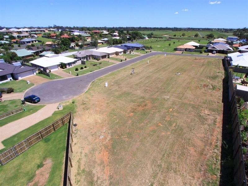 8 Pinnacle Court, Avoca QLD 4670