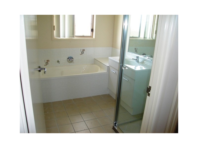 8 Regent Court, Thabeban QLD 4670