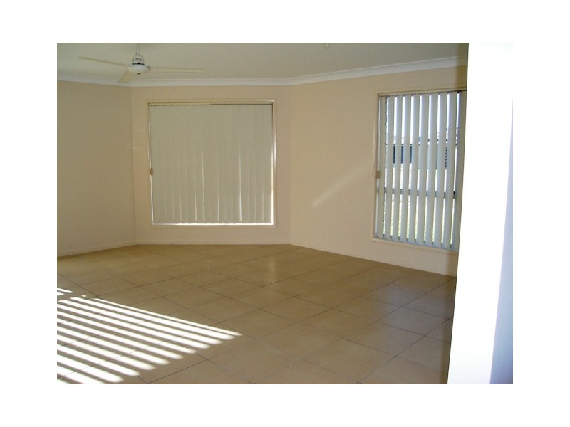 8 Regent Court, Thabeban QLD 4670