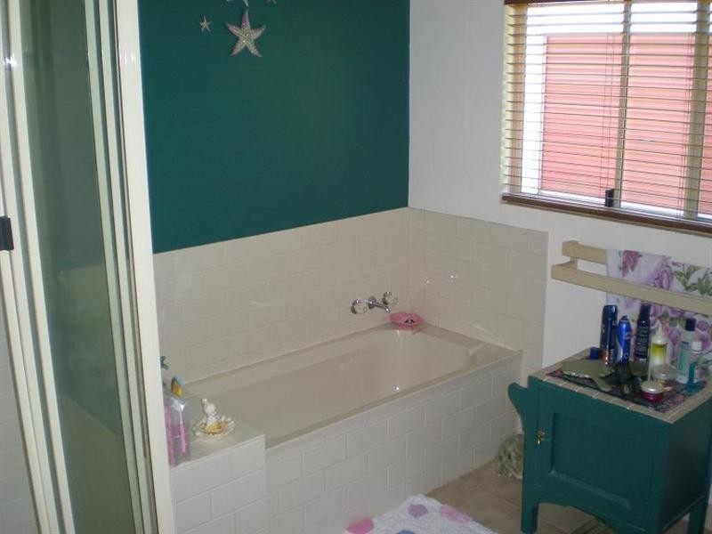 7 Chenery Court, Avenell Heights QLD 4670