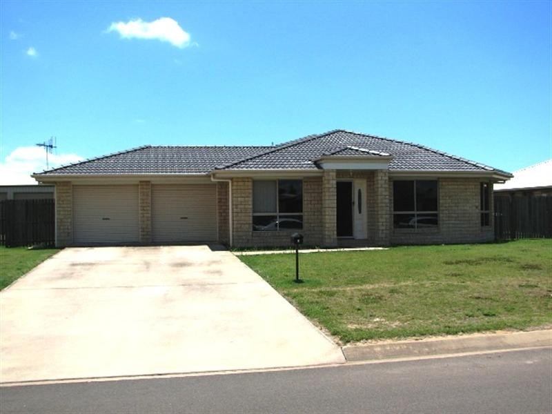 8 Regent Court, Thabeban QLD 4670
