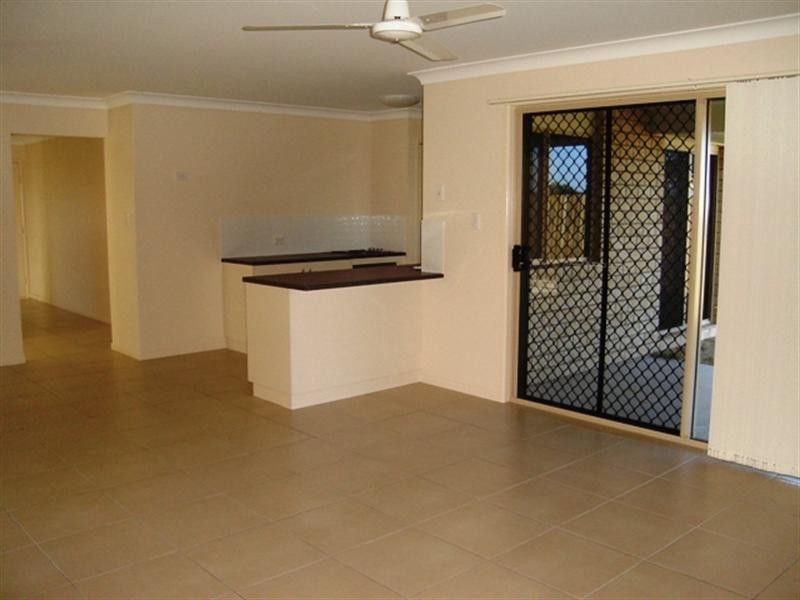 8 Regent Court, Thabeban QLD 4670