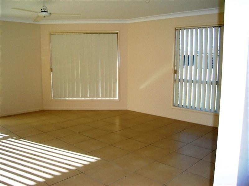 8 Regent Court, Thabeban QLD 4670