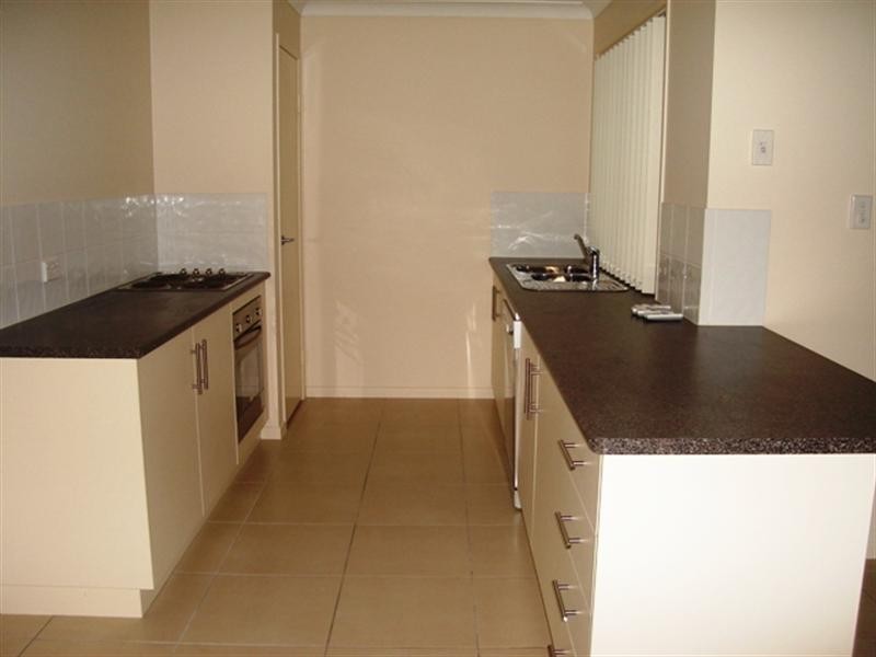 8 Regent Court, Thabeban QLD 4670