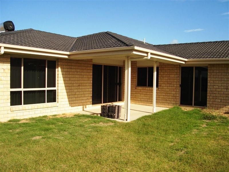 8 Regent Court, Thabeban QLD 4670