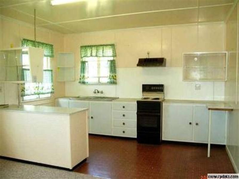 8 Wyllie Street, Kepnock QLD 4670