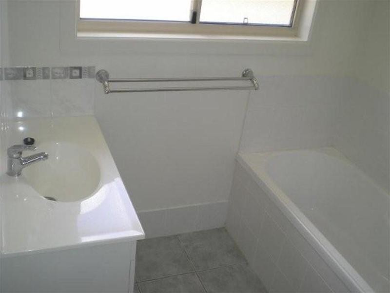 1/25 High School Road, Gin Gin QLD 4671