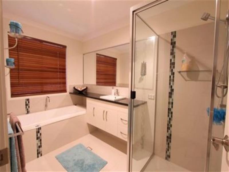 15 Mountney Street, Avoca QLD 4670