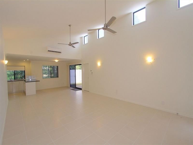 1/4 Kentia Avenue, Moore Park Beach QLD 4670