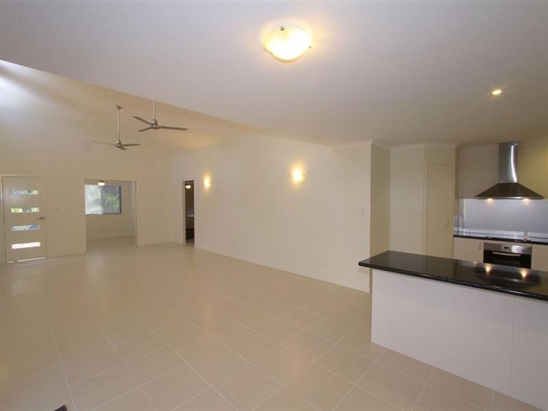 1/4 Kentia Avenue, Moore Park Beach QLD 4670