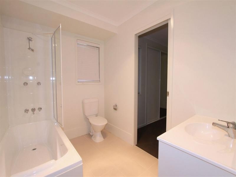 1/4 Kentia Avenue, Moore Park Beach QLD 4670