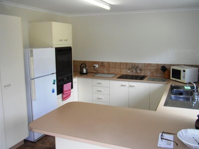 3 Kiwi Court, Branyan QLD 4670