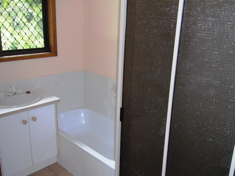 3 Kiwi Court, Branyan QLD 4670