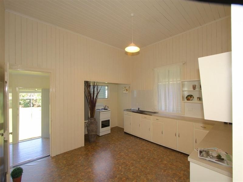 2 Windermere Street, Walkervale QLD 4670