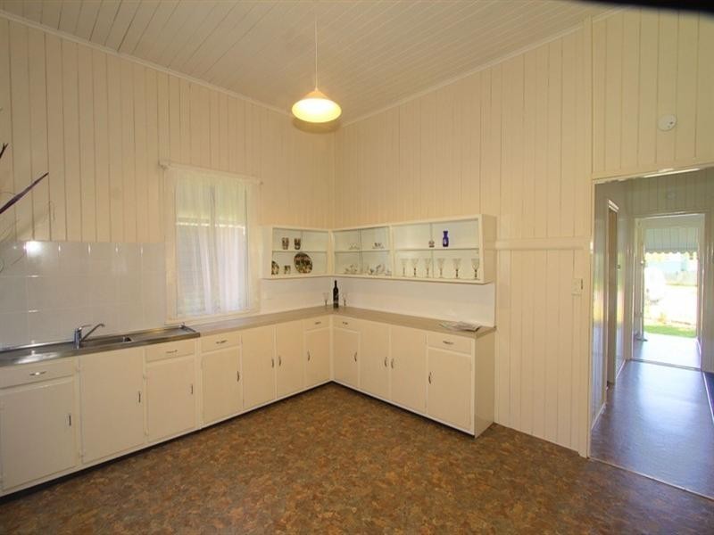 2 Windermere Street, Walkervale QLD 4670